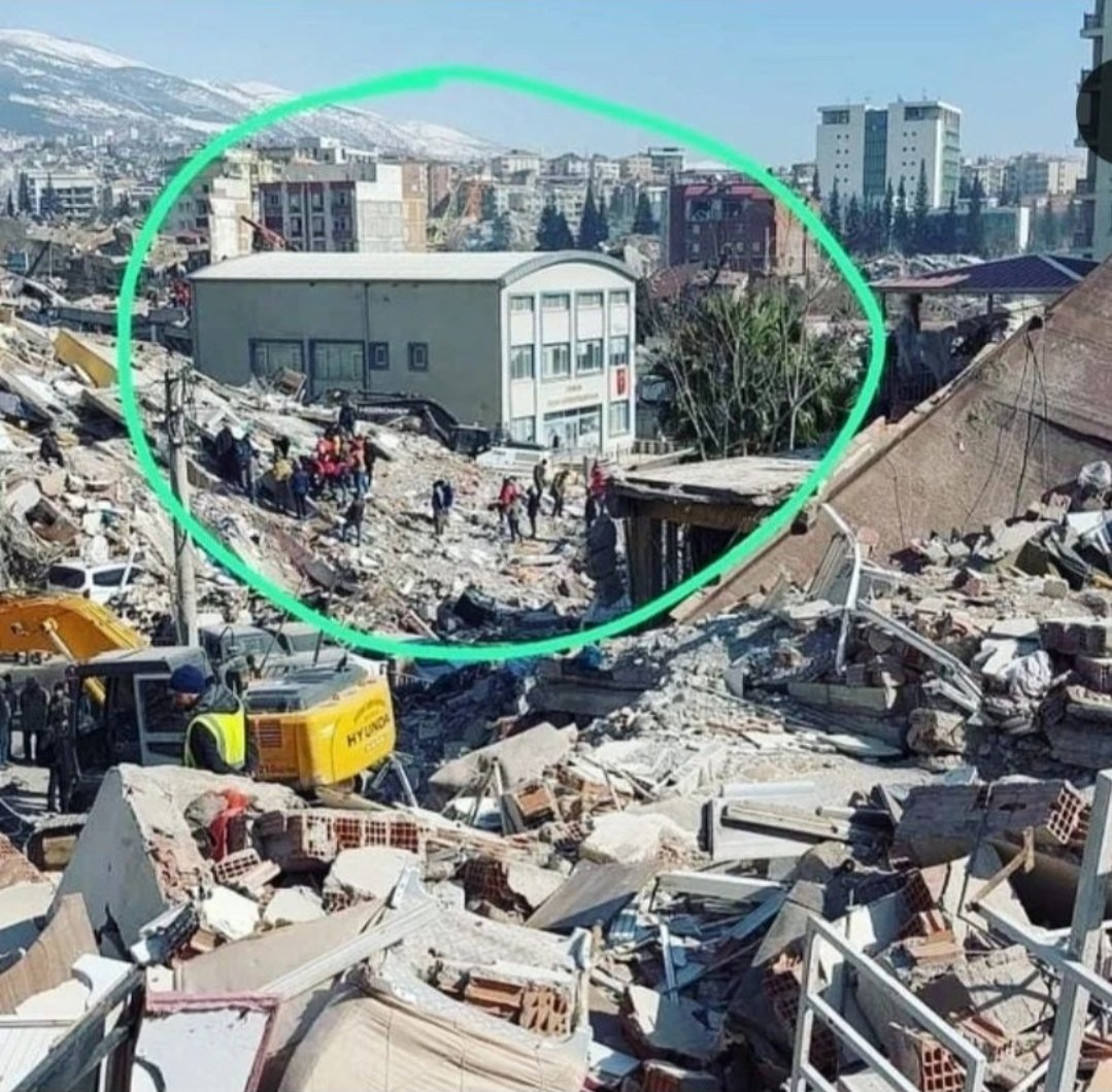 hughugkusu's tweet photo. Hiç öyle uzun uzun konuşmaya gerek yok. Konunun özeti budur.. https://t.co/emkYuEY9wx