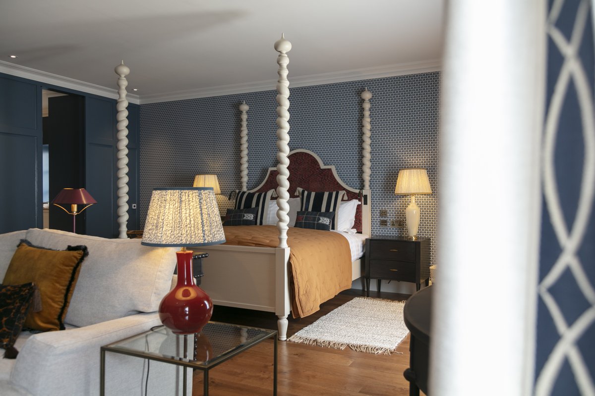 COLCEvents's tweet photo. #ValentinesDay is fast approaching and our Prince Philip Suite is perfect for a #romantic getaway.
The Club’s #suite is luxuriously appointed with a separate dressing room, hand painted bathroom with a double shower, large roll top bath and double basins. https://t.co/Msaz4vvYiW