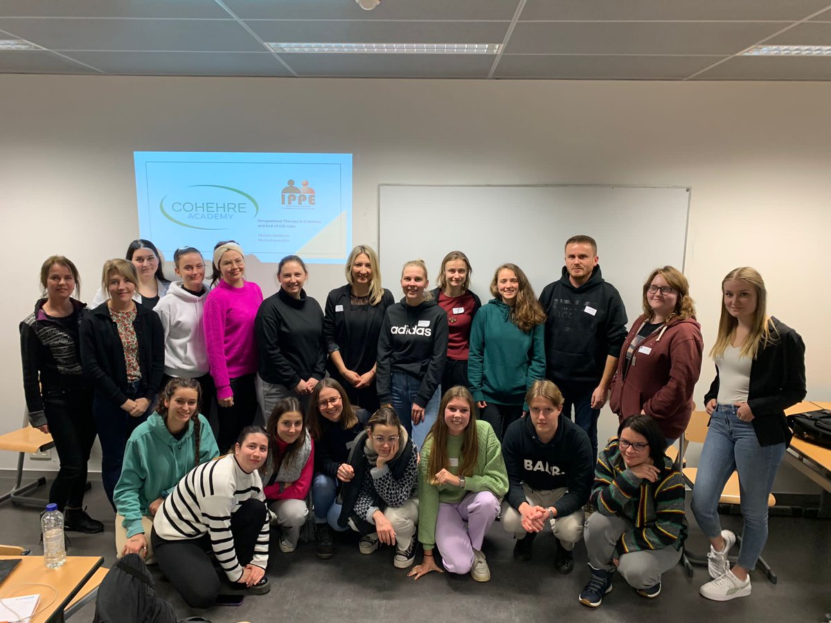 euit_terrassa's tweet photo. Estudiants del grau en #TeràpiaOcupacional de l'@euit_terrassa, amb la docent Dra. @kapanadze_maria, han participat al curs BIP Erasmus - Interdisciplinary Programme on Palliative and End-of-Life Care, a Gent, Bèlgica 🇧🇪.
#euit #euit_terrassa #IPPE23 #BIPErasmus https://t.co/5rPLMMBG6h