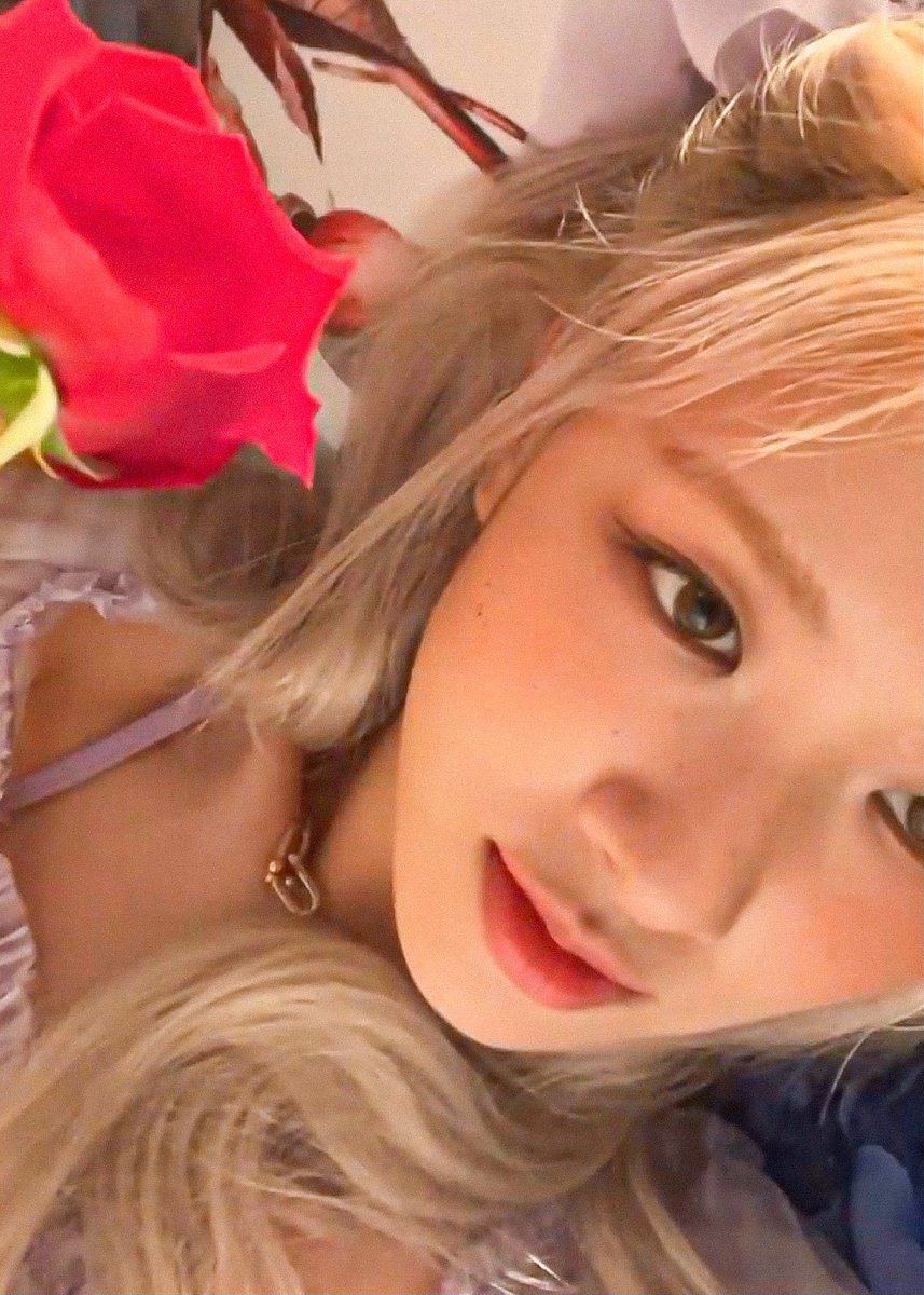 misskoreaJisoo's tweet photo. COMENTEN POR ROSÉ 

DAZZLING ROSÉ TURNS 26
#EasyToLoveROSÉDay
#자_오늘밤이야_해피_로제데이 https://t.co/7a7Cd0yLQX
