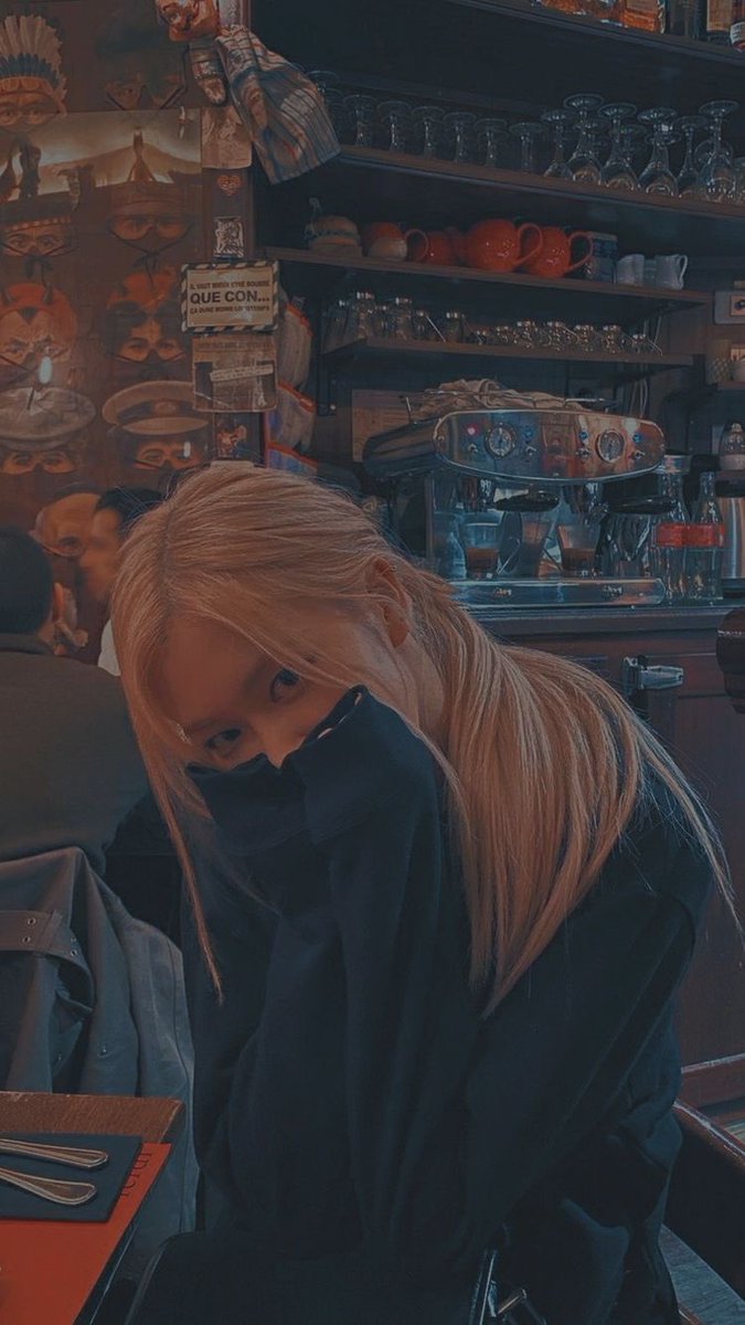 locccc1000's tweet photo. DAZZLING ROSÉ TURNS 26
#EasyToLoveROSÉDay 
#자_오늘밤이야_해피_로제데이 https://t.co/QTZmjC8arF