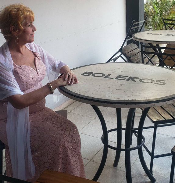 Yulitapuig's tweet photo. La cantante  holguinera Gladys María  te espera el sábado 11 de Febrero a partir de las 9:00 PM  ¨ Entre Boleros y Canciones ¨  

Lugar: Patio del Bolero en #Holguín 

#Cultura #Música https://t.co/ylDYbpaKkA