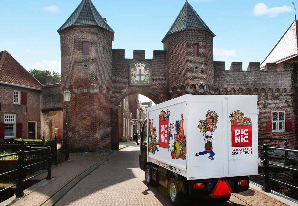 Mapbox's tweet image. &quot;In a matter of weeks, we were testing a customized routing solution for our drivers with routing and turn-by-turn directions available directly within the Picnic driver app.&quot; See how @picnic and other industry leaders build with Mapbox: buff.ly/3j7YNJi #DeliveryRouting