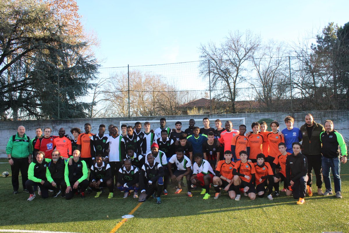 isolidaries's tweet photo. Aquest cap de setmana, un grup de joves de la Llar Costabona han viatjat a Milà per participar a la 2a jornada del projecte europeu BRACE per a la inclusió a través del futbol. Una iniciativa molt enriquidora per destruir barreres envers els joves nouvinguts  a nivell europeu! https://t.co/U8unpmm1qQ