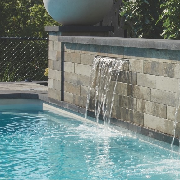 oakslandscape's tweet image. With a striking smooth surface, faintly beveled edges and a palette of subtly blended colours, the sleek Modan wall system is the perfect choice for contemporary outdoor designs. 

#backyardproject