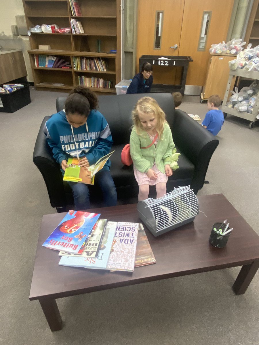 etr917's tweet photo. Celebrations today at @KraftES1 rally to read 70 books and 100 days smarter!! @HCS_TitleI @HamptonCSchools https://t.co/dgBbvqryww