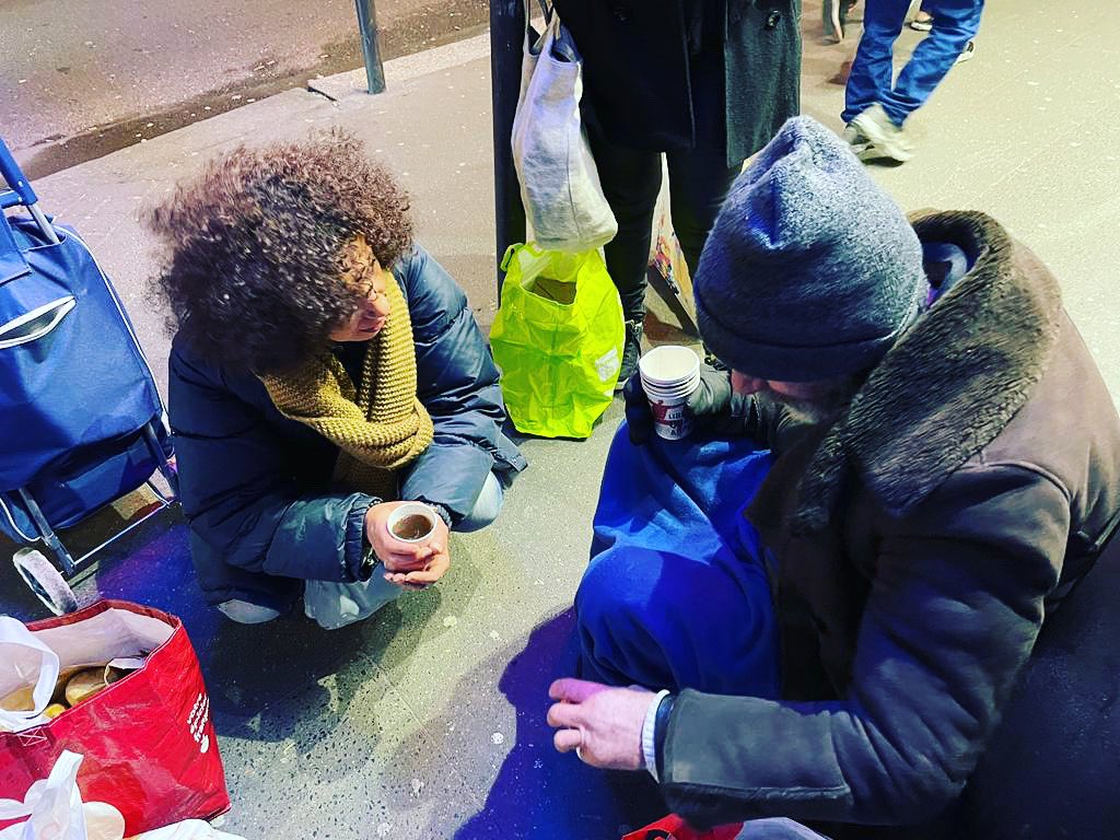 Homeless_Plus's tweet photo. #MARAUDE RDV ce soir pour distribuer repas, nourriture, vêtements & hygiène
Merci aux salariés de #BaxterStorey & @Pernod_Ricard
Au delà de leurs collectes ils seront présents à notre maraude en tant que bénévoles Homeless’Angels pour soutenir les sans-abri💚
Merci pour Eux🙏 https://t.co/nUxq4lNtvp