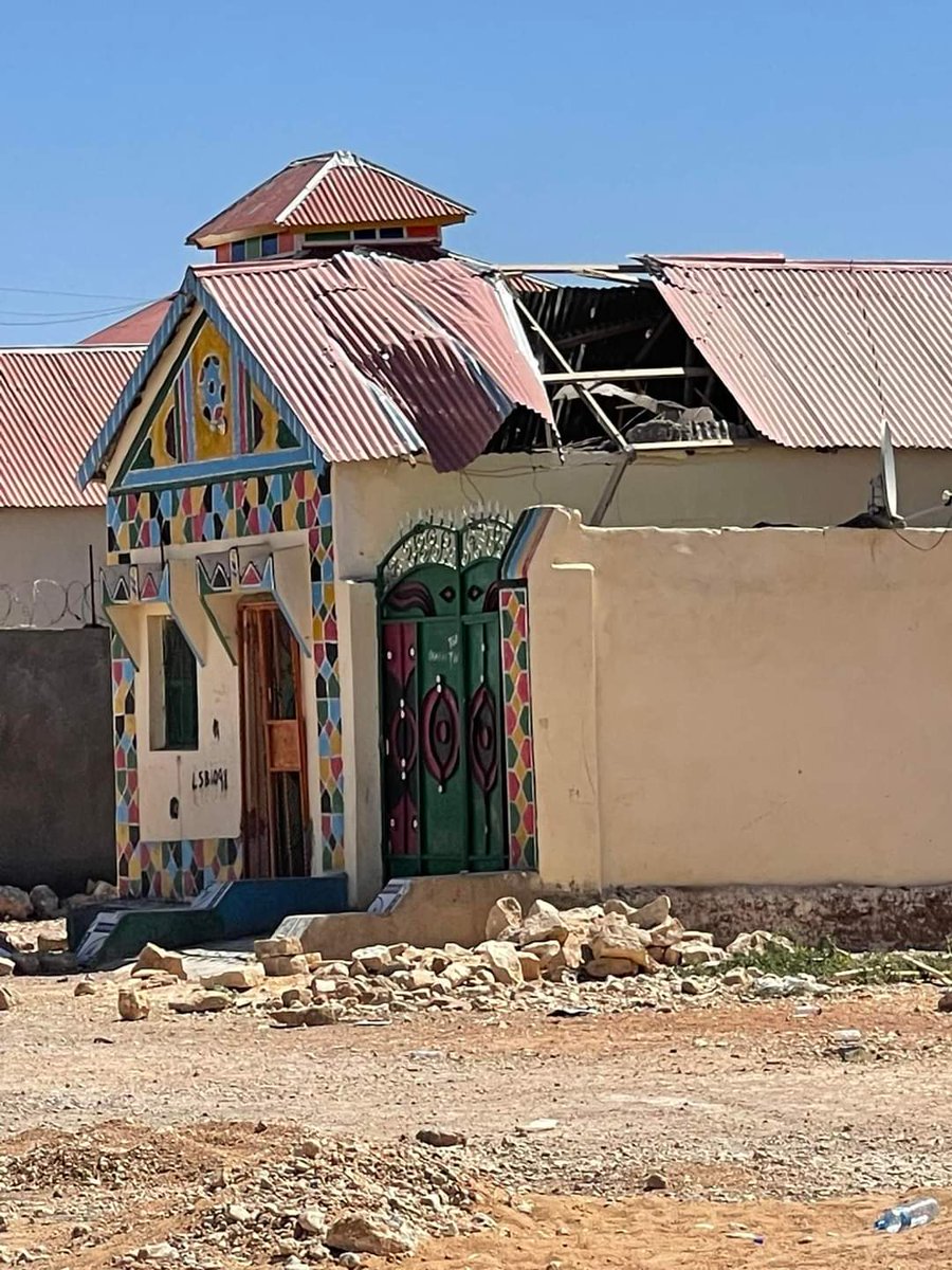 AhmedAbdikani94's tweet photo. @UNSomalia  @US2SOMALIA @AsstSecStateAF @UN  @UKinSomalia @EU_in_Somalia  @IGADSomalia  @TC_Mogadishu Somaliland forces are still carrying out indiscriminate attacks in the Sool region, especially in the city of Lasanood, and they are targeting public places and killing civilians https://t.co/dZHZTmmIq4