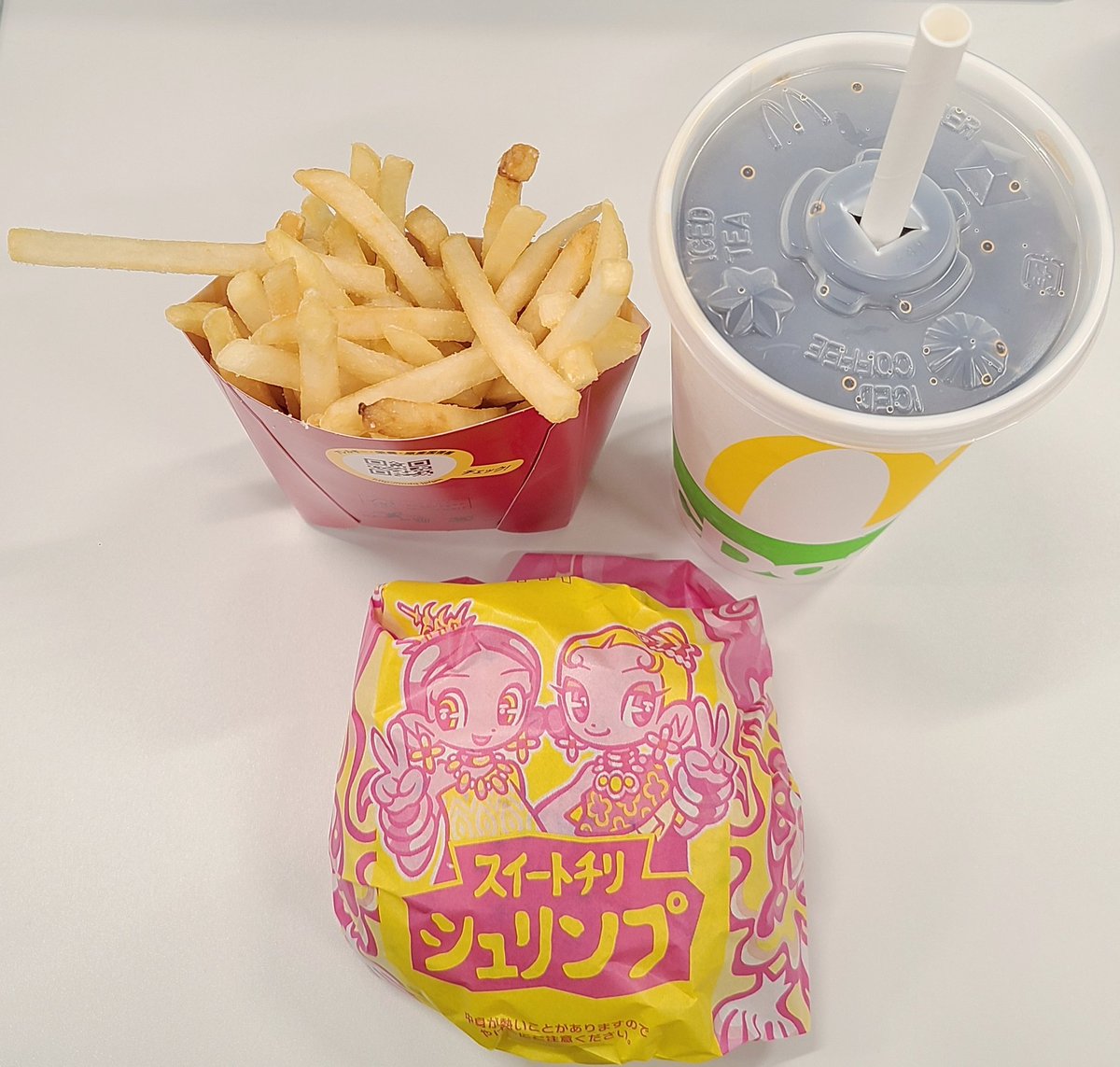 2/10昼食 スイートチリシュリンプバーガーセット 半年振りのマクドナルドⓂ️🍔🍟 たまらないです🥳