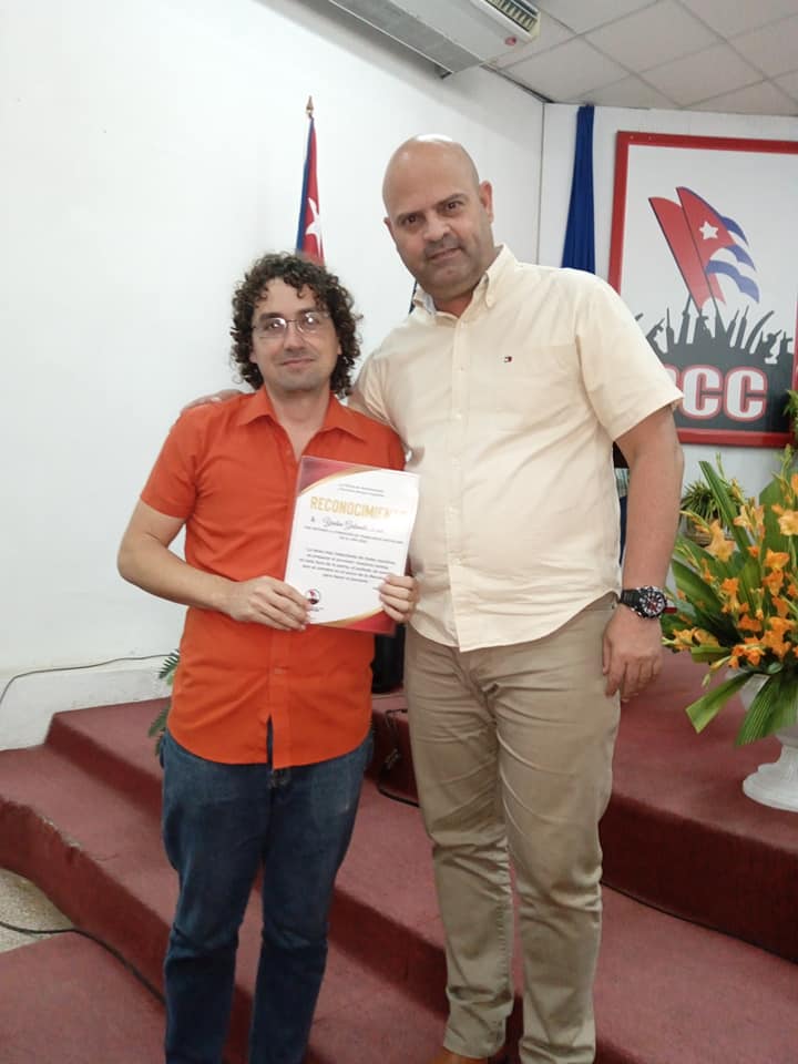 UpecNuestra's tweet photo. Reconocen a colegas y trabajadores de los Medios de Prensa @VanguardiaCuba y ACN Villa Clara durante el Balance de la Administración del #PCC en #VillaClara #Cuba.Felicidades desde la @UpecNuestra https://t.co/oPRycBO28Q