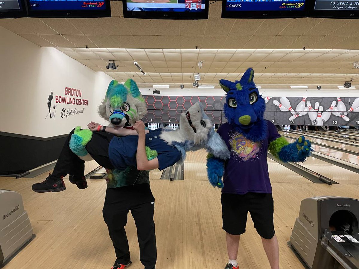 Capessergal's tweet photo. A story in 3 images

#FursuitFriday https://t.co/bw6m16TPjW