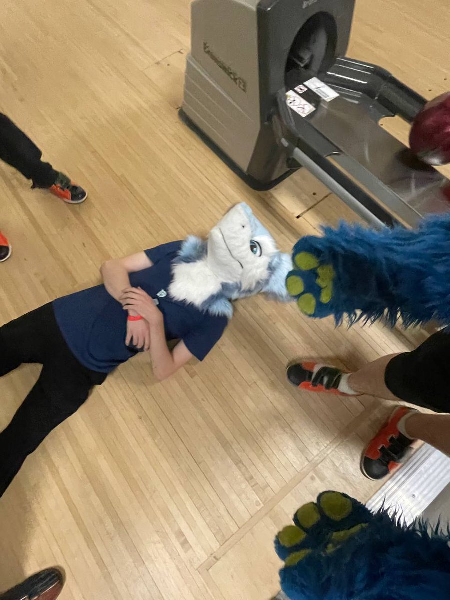 Capessergal's tweet photo. A story in 3 images

#FursuitFriday https://t.co/bw6m16TPjW