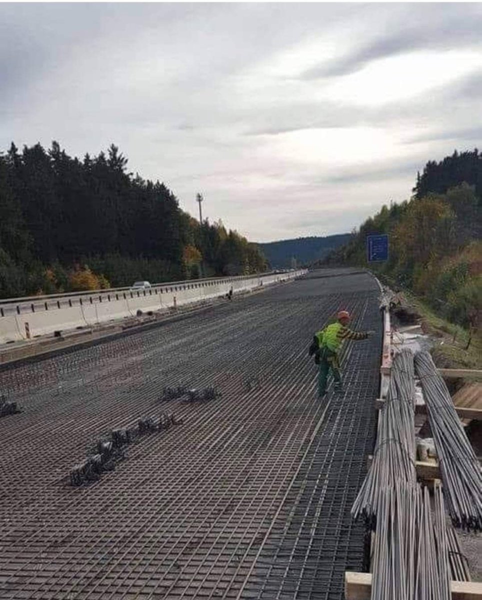 Almanyada bir yol yapımı, yollar neden çökmez sorununun cevabı bu fotoğrafta.. ALMANYA