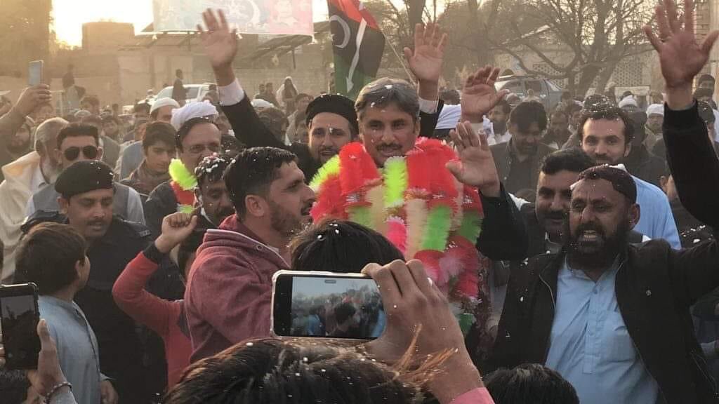 PaharpurPpp's tweet photo. حلقہ این اے 38 کیچ 
آغاز تو بسم اللّه انجام خدا جانے 
جے یو آئی کو بہت بڑا جھٹکا محسود الرحمان نور اللّه محسود اور حاجی عالم خان محسود نے اپنی پوری برادریوں کے ساتھ سابقہ ایم پی اے احمد کنڈی پر اعتماد کے  ٹھپے پہ ٹھپہ تیر پر ٹھپہ تیر کا نشان جیت کا نشان🇱🇾👉🏻@ahmadkundi @fkkundi https://t.co/ZEtgFrh5K5