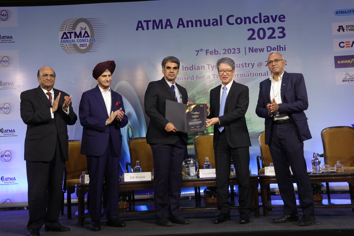 atmaindia_org's tweet image. Chief Guest on the occasion Mr Hisashi Takeuchi, MD &amp;amp; CEO Maruti Suzuki India Ltd conferred the award in the presence of ATMA Chairman Mr Satish Sharma and Tyre Industry captains Mr Onkar S Kanwar and Dr Raghupati Singhania
#RubberBoard #ATMARawMaterialSecurityInitiativeAward
