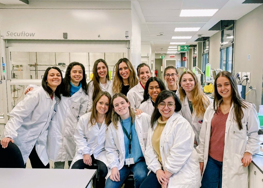 MCP_UB's tweet photo. Happy #WomenInScience day and loud cheers to our amazing team of scientists!

#11F #WomenInScienceDay #DiaDonaINenaenCiència
#MedChemUB

@Farmacia_UB @IBUB_UB @UniBarcelona https://t.co/EOVre6WTO9