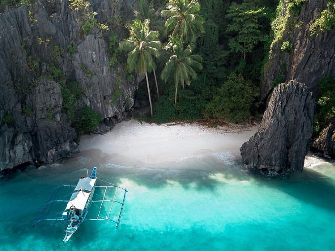 Travel Itinerary tweet media