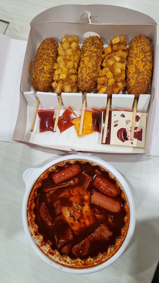 dianayu59's tweet photo. @FOODFESS2 Reddog party size 😌 https://t.co/TOj33M7Mla