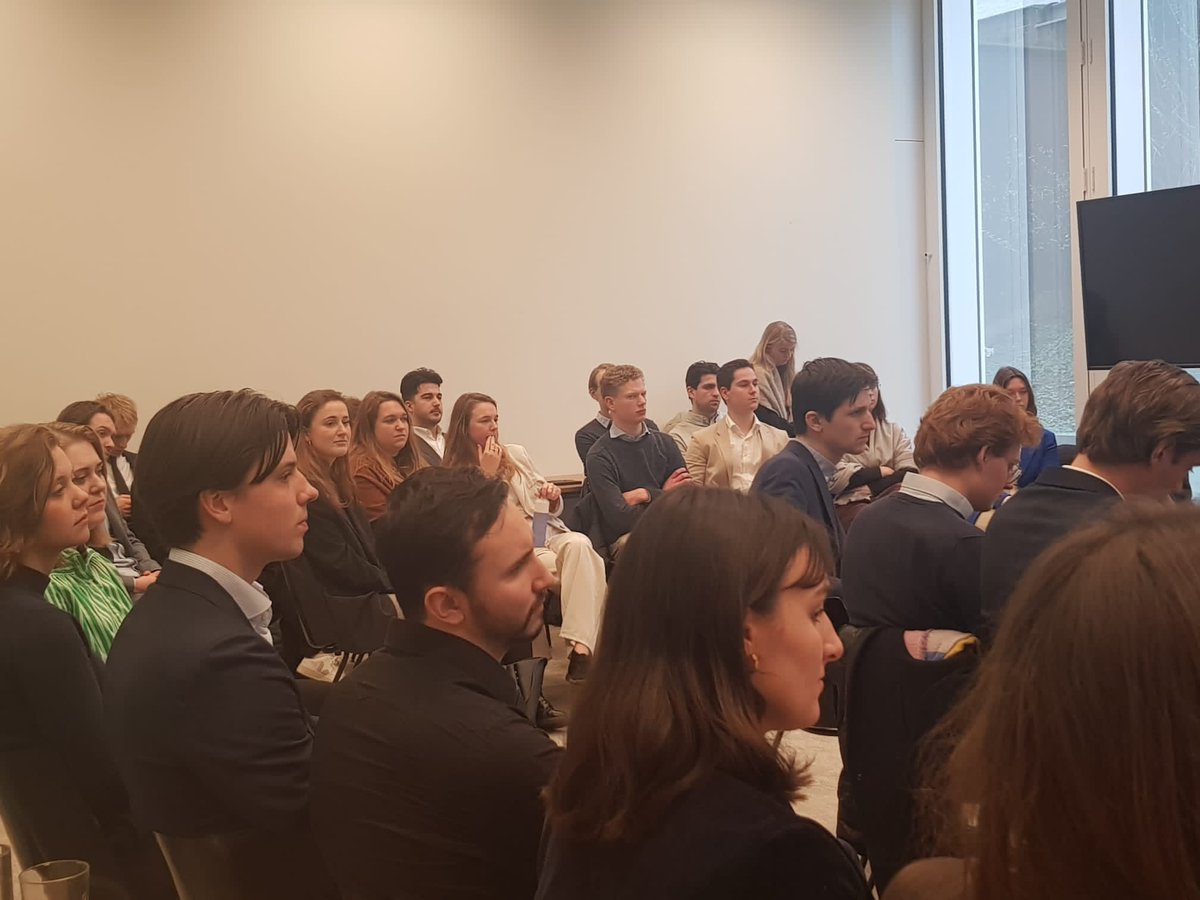 debatingeurope's tweet photo. Very insightful exchange today with 60 young representatives of @WestWingBZ as we shared our experience of @FriendsofEurope's way of working with special emphasis on citizen's engagement.

Thanks for coming by! 🇪🇺🤝🇳🇱 https://t.co/6W5XcIQ7lF