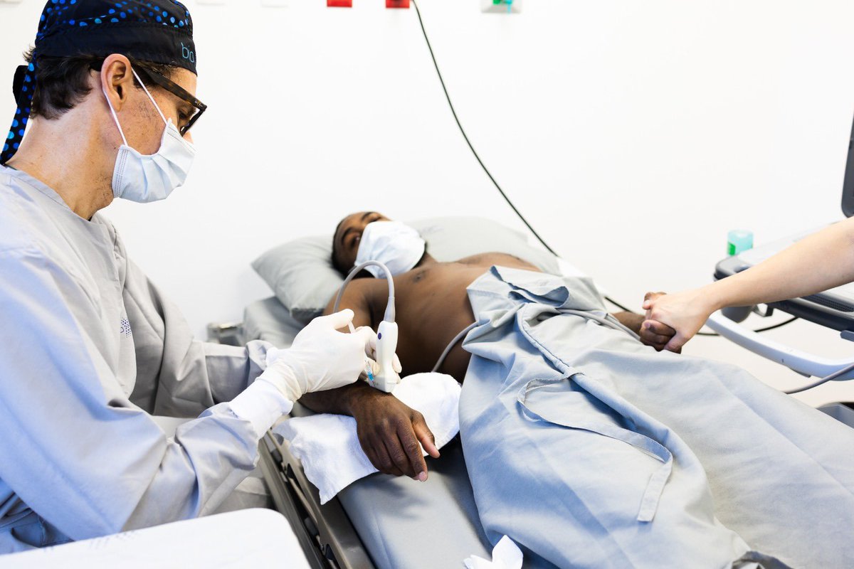 funkmasterMMA's tweet image. Intra-articular Stem Cell Applications and the Hyperbaric Oxygen Therapy. The injections to both wrists were the most uncomfortable. The shoulder, bicep &amp;amp; neck injections were much easier to move around after the shots.
@bioXcellerator
#BioXmen #WellnessVacation #bioXcellerator