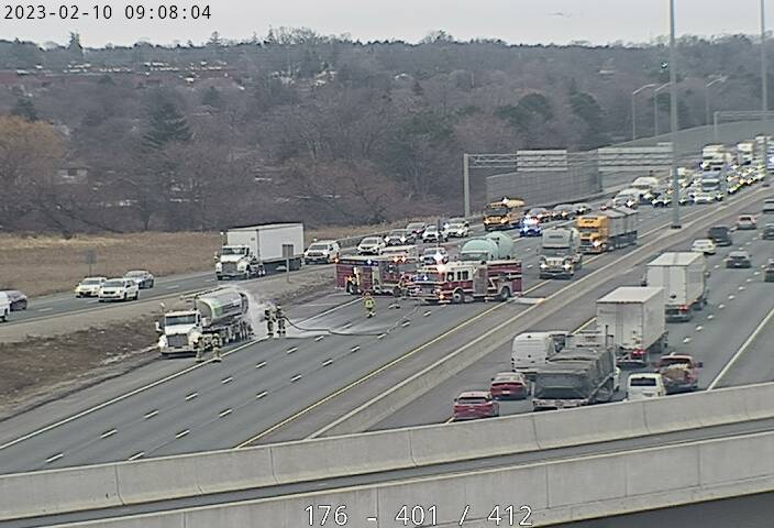 newsdurham's tweet photo. ALL LANES CLOSED: Hwy 401 westbound lanes at Hwy. 412 in Whitby shut down for a tanker fire
https://t.co/suXjW06Iw2 https://t.co/PnBO047LnW