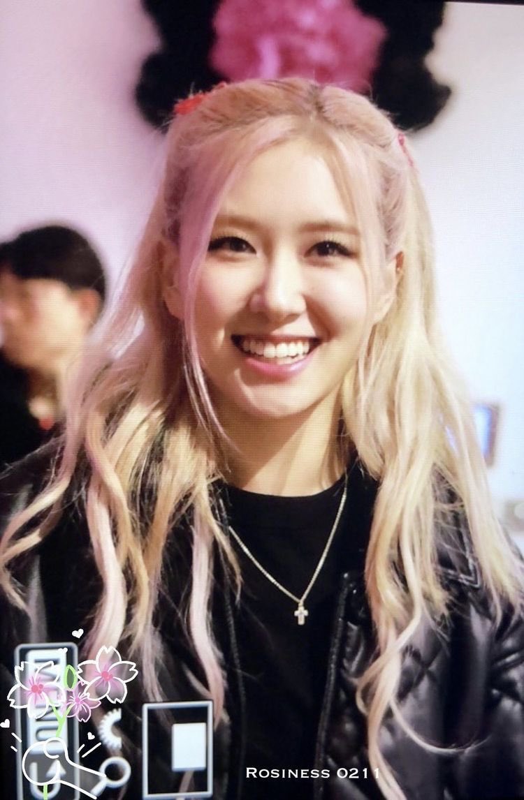 DAZZLING ROSÉ TURNS 26
#EasyToLoveROSÉDay
#자_오늘밤이야_해피_로제데이