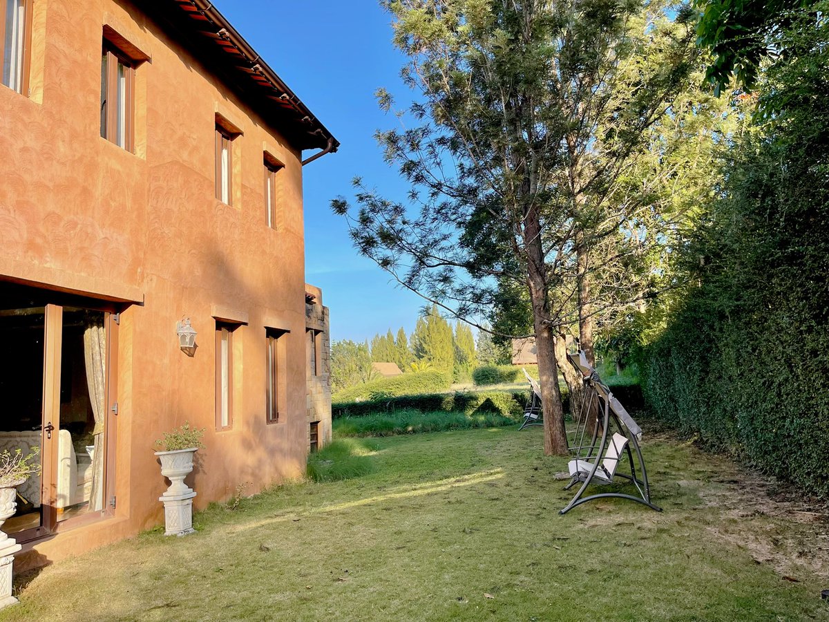 auhmmmmm's tweet photo. รีวิวบ้านพักใน Toscana เขาใหญ่ 🍃✨เผื่อใครมีทริปจะพาที่บ้าน พาเพื่อนไปแฮงค์เอ้าท์ต่างจังหวัด ที่นี่คือบรรยากาศดีมากก นี่ไปมา 2 ครั้งแล้ว ประทับใจสุดด บ้านมี 2 ชั้นสไตล์อิตาลี มีสระว่ายน้ำ 4 ห้องนอน พักได้ประมาณ 10 คน 💕 https://t.co/sJ1gKHIMgk