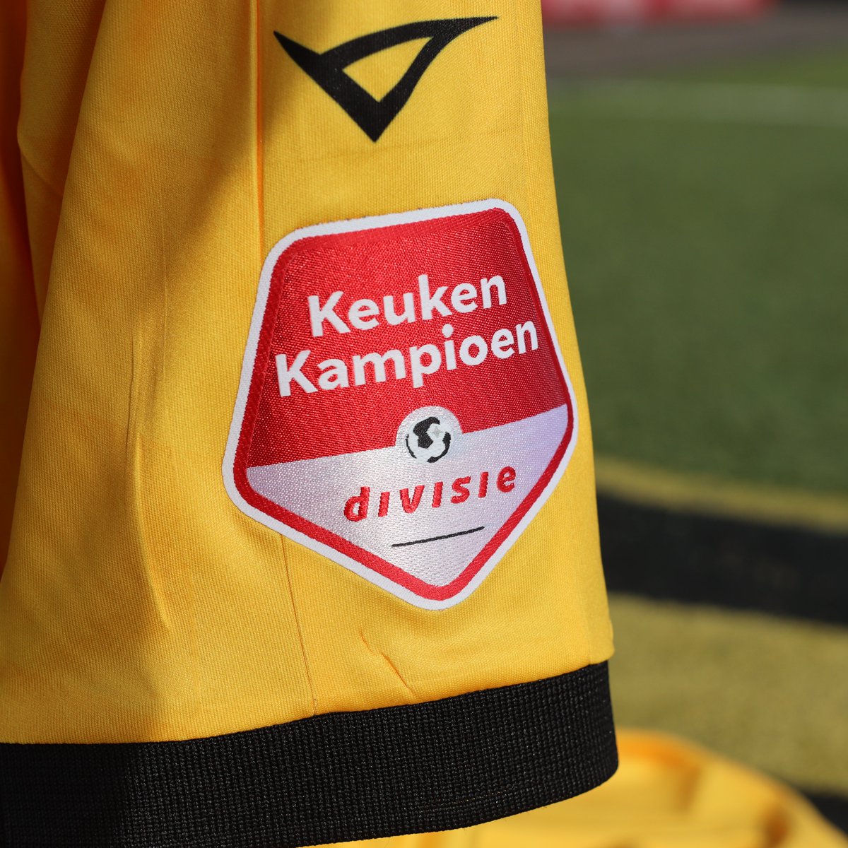 𝐆𝐞𝐬𝐢𝐠𝐧𝐞𝐞𝐫𝐝 𝐬𝐡𝐢𝐫𝐭 van de 𝐣𝐚𝐫𝐢𝐠𝐞 ✍🏻

Nu verkrijgbaar in de fanshop! 🛒

⚒  Maat L
✍🏻 Gesigneerd door 𝗡𝗶𝗹𝘀 𝗥𝗼̈𝘀𝗲𝗹𝗲𝗿
💵 €75,-

#RodaJC #fanshop