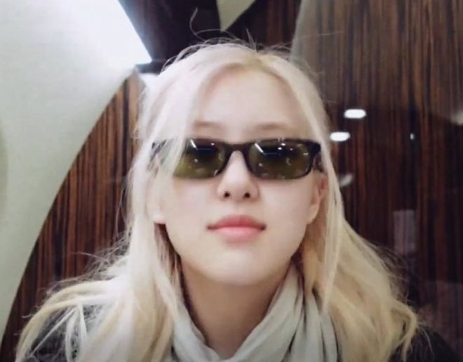 Drierover's tweet photo. DAZZLING ROSÉ TURNS 26
#자_오늘밤이야_해피_로제데이
#EasyToLoveROSÉDay https://t.co/0AJvXAnjX2