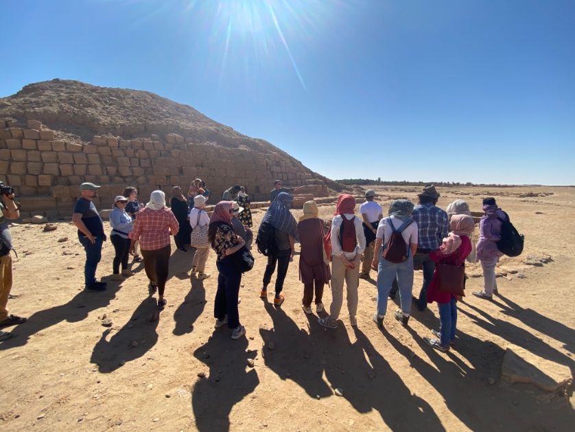 tomomifushiya's tweet photo. Visit to Jebel Barkal &amp; elKurru with our team &amp; trainees! Thank you Geoff Emberling for a wonderful tour and his team (especially Saskia Büchen-Matthew) for their hospitality &amp; delicious zarabia #Sudan https://t.co/MzJa7as1Jv