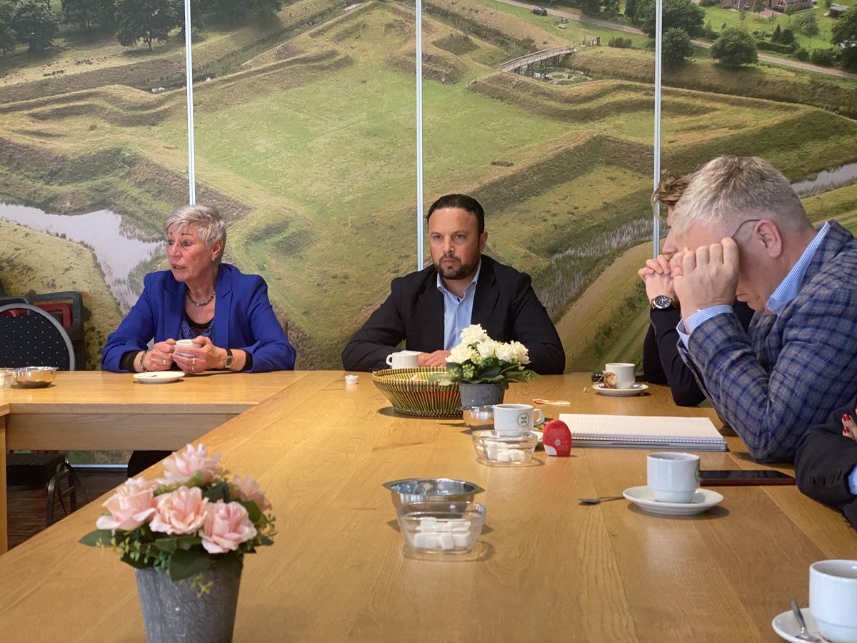 Met kamerlid ⁦<a href="/FBoulakjar/">Faissal Boulakjar</a>⁩ en lijsttrekker ⁦@AnryKD⁩ in gesprek met met omwonenden van de gasopslag Norg Langelo