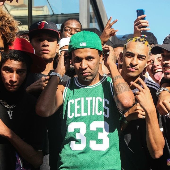 rapoutcontext's tweet photo. Hoje é aniversário de um dos nomes mais importantes de todos os tempos no RAP

Raffa Moreira faz 35 anos! 👑❤️ https://t.co/U9JKaTi36z