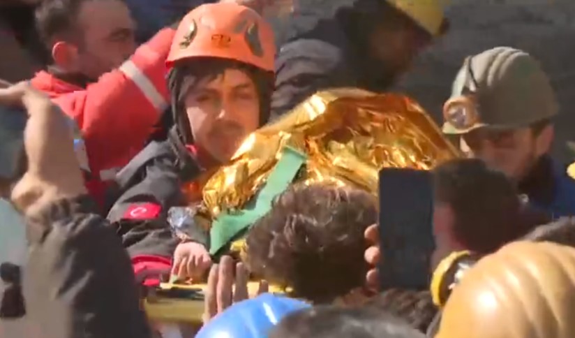 Beşiktaş’tan 105 saat sonra enkazdan çıkarılan Yağız’a: En büyük sensin Yağız, sen çok güçlüsün, iyileşeceksin
spordepor.com/besiktas/besik…