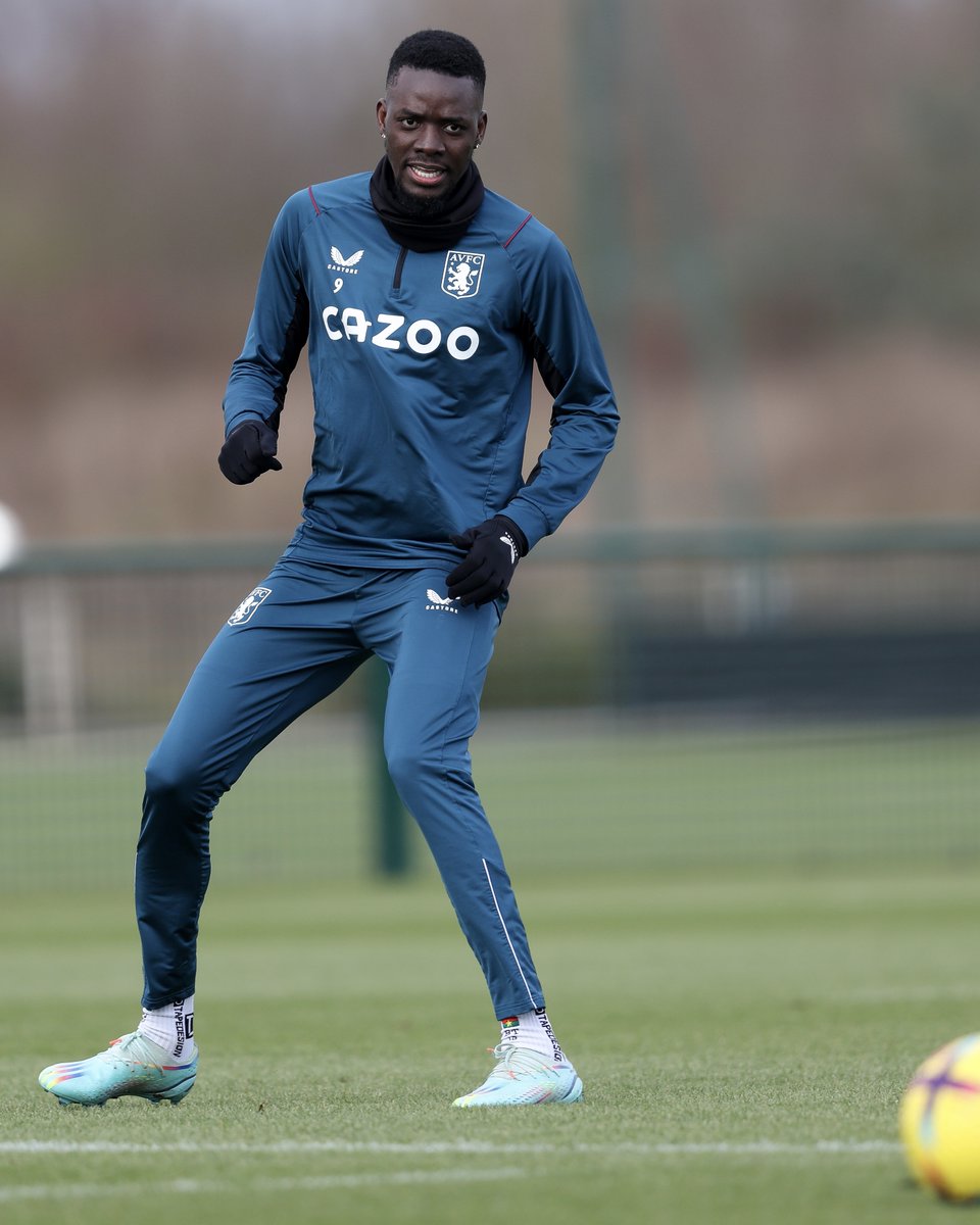 AVFCOfficial's tweet photo. Welcome back, Bert. 🙌 https://t.co/G65feUIeQ0