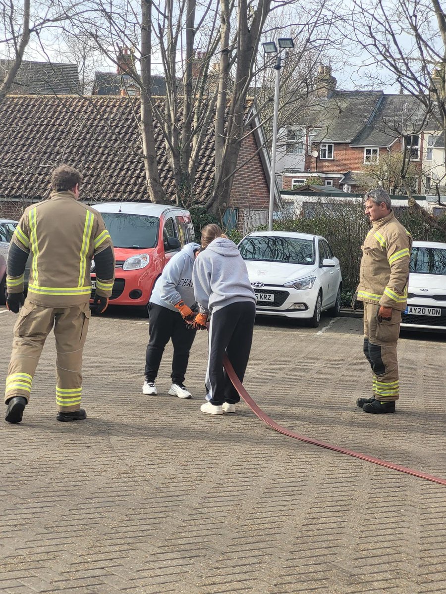 A massive thank you to Green Watch at Bury St Edmunds for an engaging and informative day for West Suffolk College Uniformed Public Services course. Inspiring the next generation of @SuffolkFire fire fighters! #oneteam #firefighter #fireandrescue