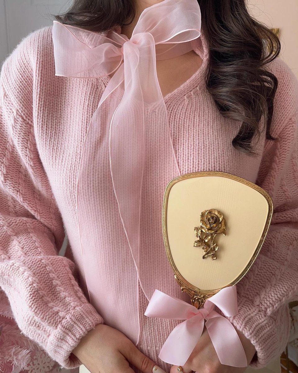 needle_things's tweet image. Knit sweater with bow🎀✨