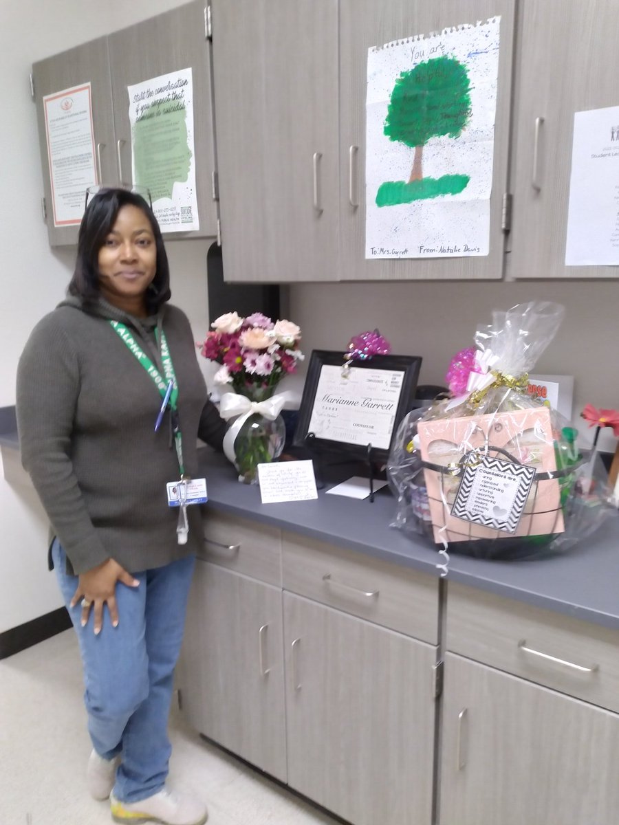 9garrett3's tweet photo. So thankful to my Sycamore Elementary School family. I am loved each and every day but today was SUPER special. #lovedbymany @SycamoreElem https://t.co/slZViTt0MC