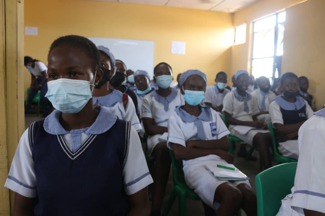 In a bid to catch them young and promote a safe and regular migration, an educative session was organised for students of Ireti Senior High Sch, Obalende (2021).
Another of such will be coming up at Air force Base Secondary Sch, Ikeja on Tuesday.

#mrclagos
#safemigration