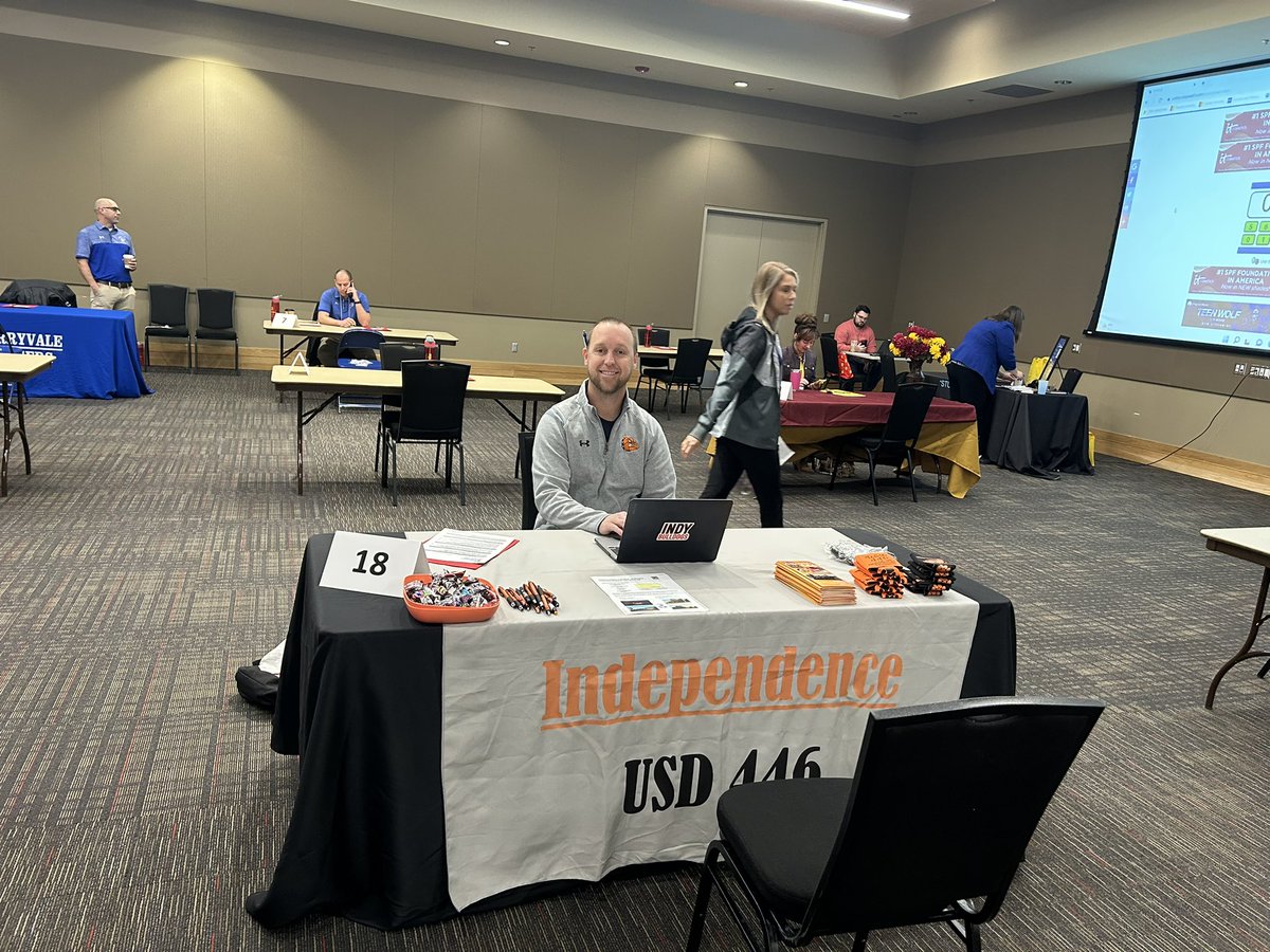 DrmartinPSU's tweet image. Setting up for our Leadership Academy/PSU Mock Teacher Interview Fair #GBLeaders