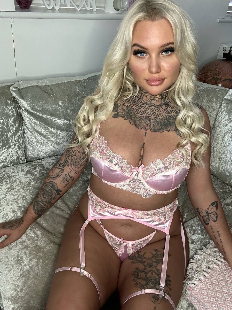AnjaliS824's tweet photo. the girls have just left 💋 , so i am available to chat 💌 with my favorite boys 🍆....don't forget to follow me 😇 on my preferred SPICY account! link in bio ☝️ https://t.co/xbIjsEYVGe