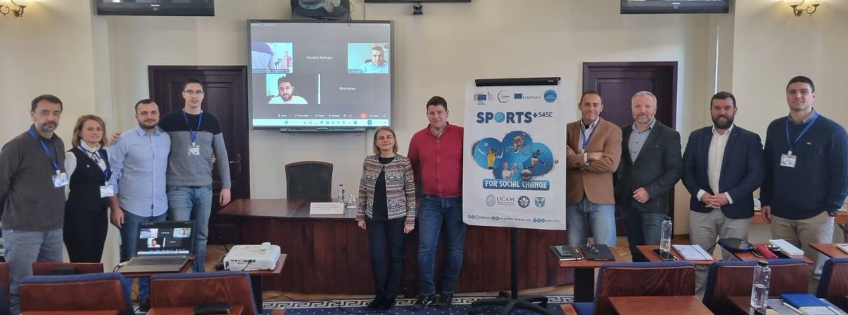 UCAM_OPRI's tweet photo. 🏃🇷🇴Los investigadores @UCAM_CAFD @JuanAlfonsoGar1  y @alvarodiazaroca  se encuentran en Iasi con motivo del IV TPM del proyecto @SportS4SC. Esta investigación se centra en en la búsqueda de integración social a través del deporte. https://t.co/C7pTICo3xs
