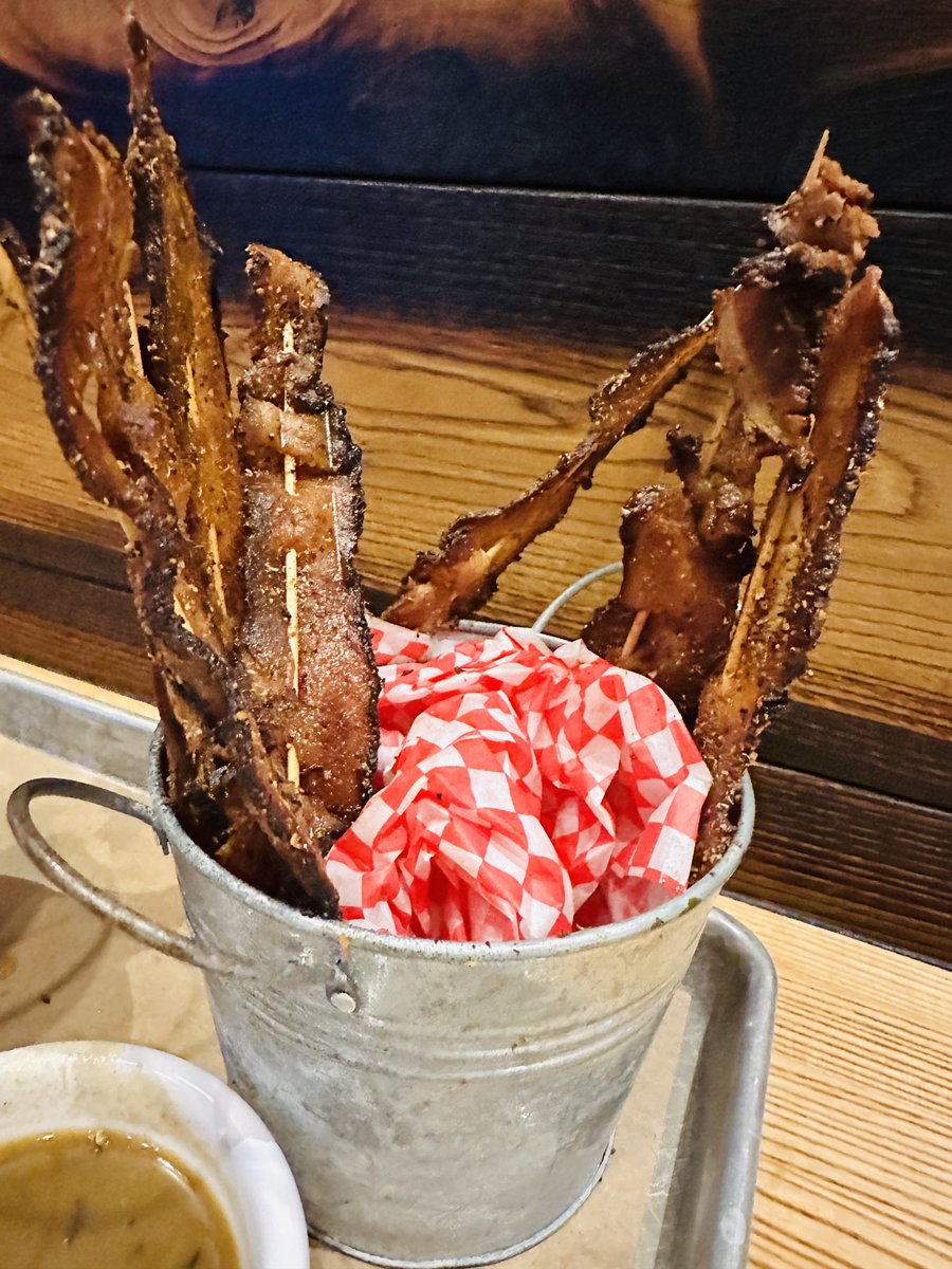 hellocatalytic's tweet photo. What a great night to connect w/the Kendall Square biotech community! Thanks to @statnews, @thesmokeshopbbq &amp; @egnyte for hosting. We loved the energy, ideas &amp; the food was 🤌! We're proud to be part of this thriving ecosystem &amp; can't wait for the next get-together! #KSQ #Biotech https://t.co/bNLYyrIpn4