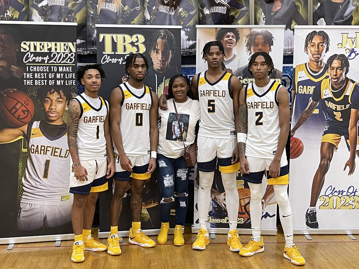 tajsmi's tweet photo. To my son @TommieBennIII thank you for being so a amazing young man it’s been a pleasure🥰Senior night was a success 🏀📇Father God keep a watch over our boys in adulthood 🙏🏾🙌🏽. #nextchapterinlife #highschoolbasketball #seniorszn #coveredandprotected https://t.co/T5zUDsFiaF