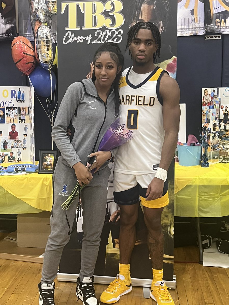 tajsmi's tweet photo. To my son @TommieBennIII thank you for being so a amazing young man it’s been a pleasure🥰Senior night was a success 🏀📇Father God keep a watch over our boys in adulthood 🙏🏾🙌🏽. #nextchapterinlife #highschoolbasketball #seniorszn #coveredandprotected https://t.co/T5zUDsFiaF