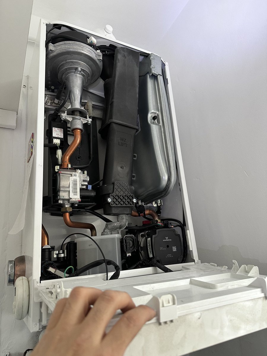 Signatureblueuk's tweet photo. #Emergency #boiler #breakdown repair in #Muswell #Hill #N10 call us for a quote. We are your local #heating #engineers based in #North #London covering #N8 #N11 #N22 #N21 #N2 #N19 #N14 https://t.co/s7IHe9pij9