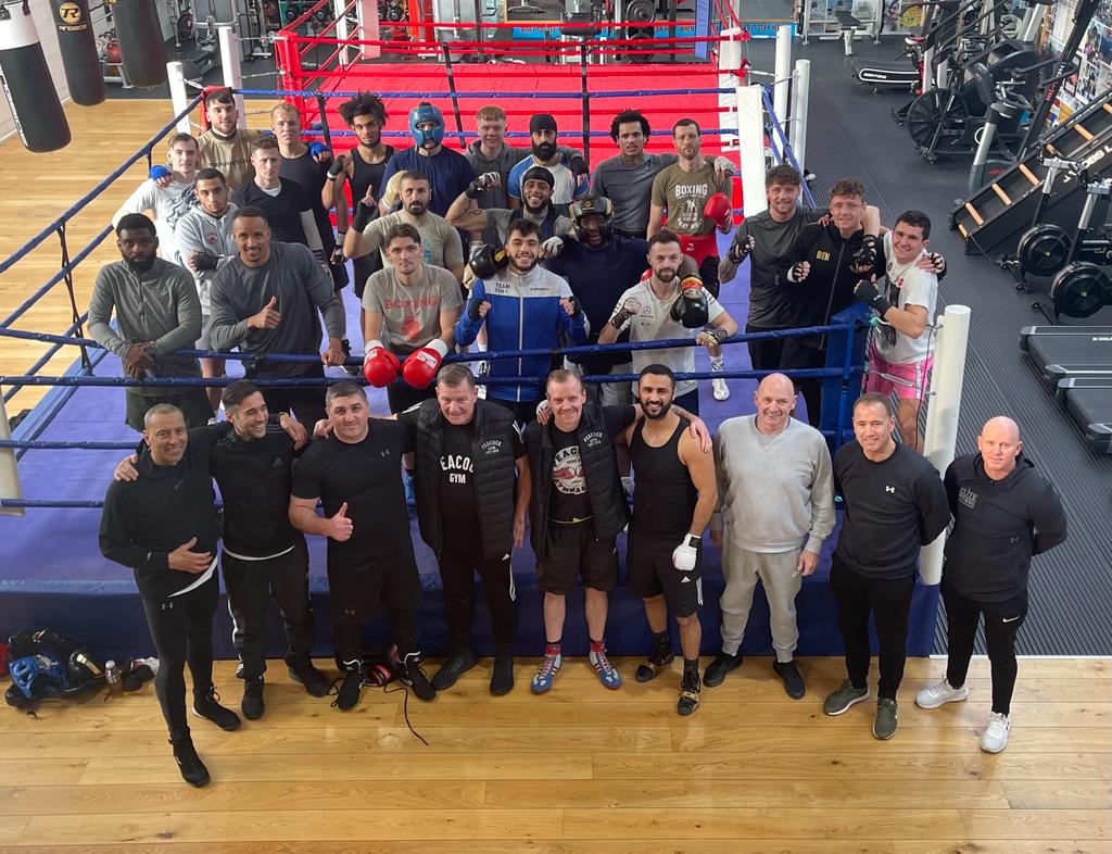 We finished another hard week with the team!🥊
(Peacockboxingclub)

#boxer #boxers #boxing #proboxing #worldboxing #wbc #wba #wbo #ibf #british #britishboxing #team #boxingteam #siarozgul