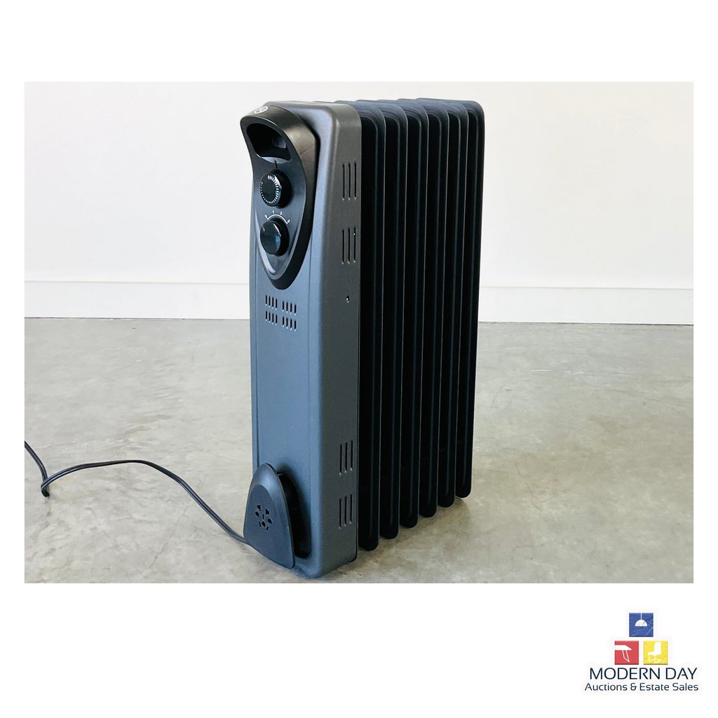 CLOSING TODAY!! A Mellcom Portable Oil Filled Heater, Brand New. Radiator style heater in original packaging.

BID NOW!! Link: l8r.it/VH0V

#heater #heat #winter #oilheater #brandnew #auction #onlineauction #houseauction #bid