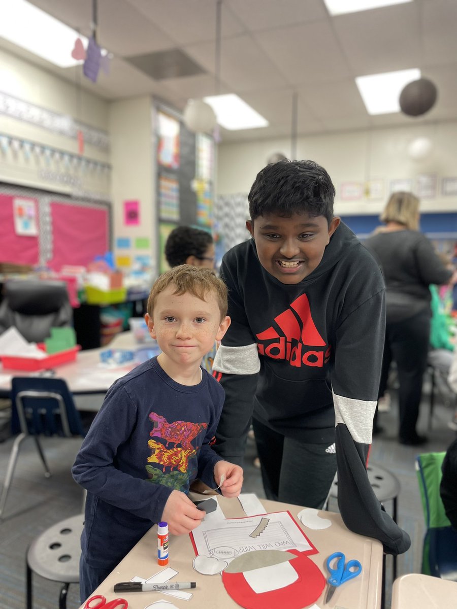 msshreves's tweet photo. We love buddy time with @HuttonMs https://t.co/ROxzG5b4nJ