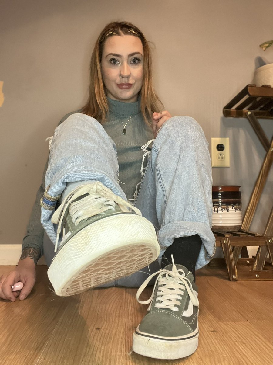 goddessbreebee's tweet photo. Imagine me shoving my whole foot down your throat hahah 
Findom | paypig | finsub | femdomme | humiliation | blackmail | footfetish | footworship | goddess | humanATM | cashslave | walletdrain | rinse | drain | beta | simp https://t.co/a4KcW1RSba