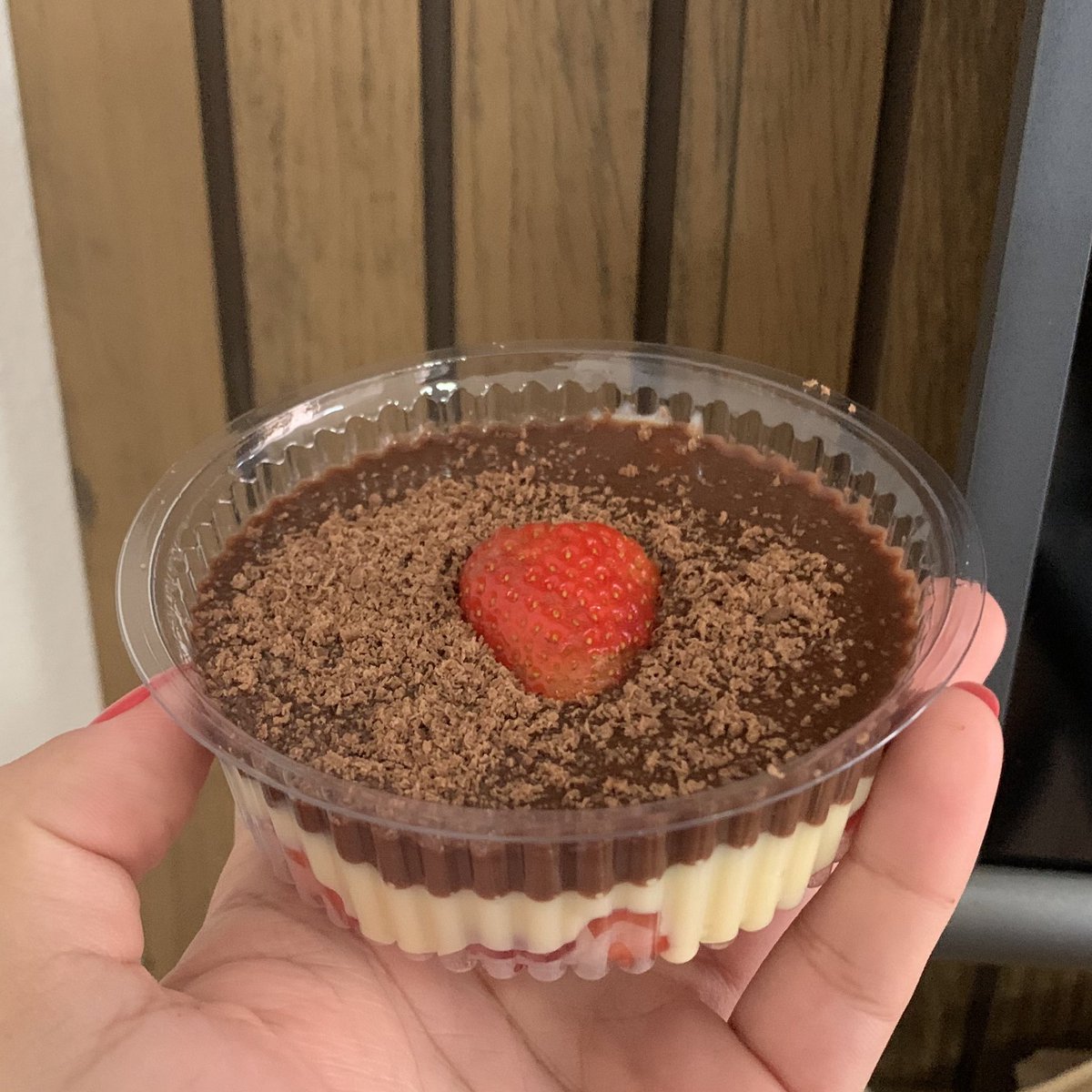 Doce do dia já disponível a pronta entrega ✨

Bombom no pote sabor morango 🍓 

R$7,00 cada
